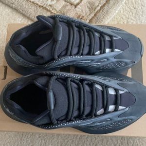 Black Yeezy 700, size 4.5Y, amazing condition, box and extra laces included